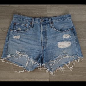 Levi 501 shorts size 30